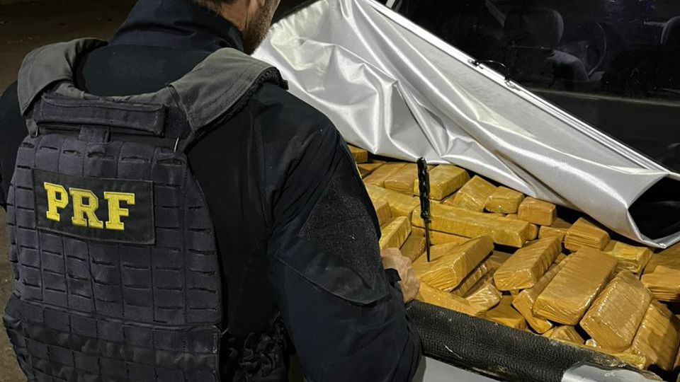 PRF apreende quase 350 quilos de droga na BR-277 em Santa Terezinha de Itaipu