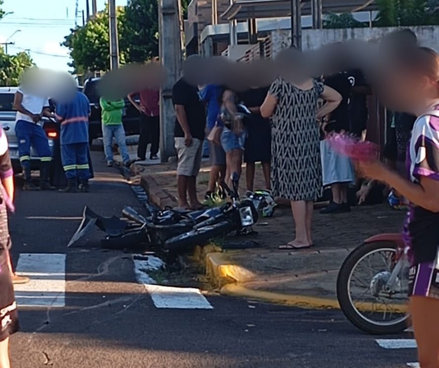 Motociclista fica ferido após colisão com carro na Vila Paulista, em Toledo