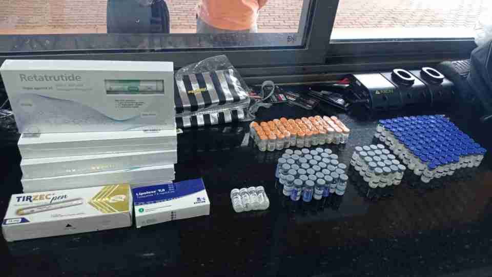 PRF apreende mais de 200 ampolas de medicamentos para emagrecimento em Cascavel