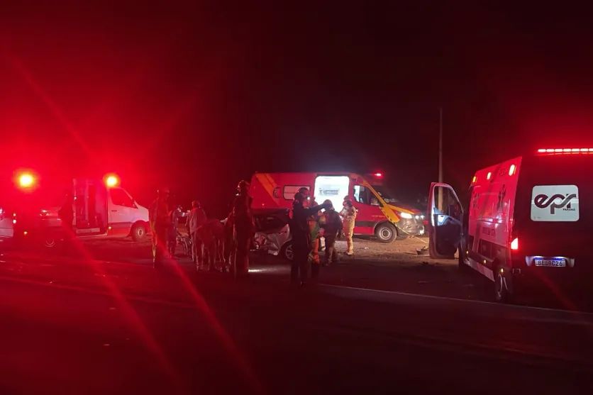 Condutor de Corolla morre após colisão frontal com caminhão na PR-323