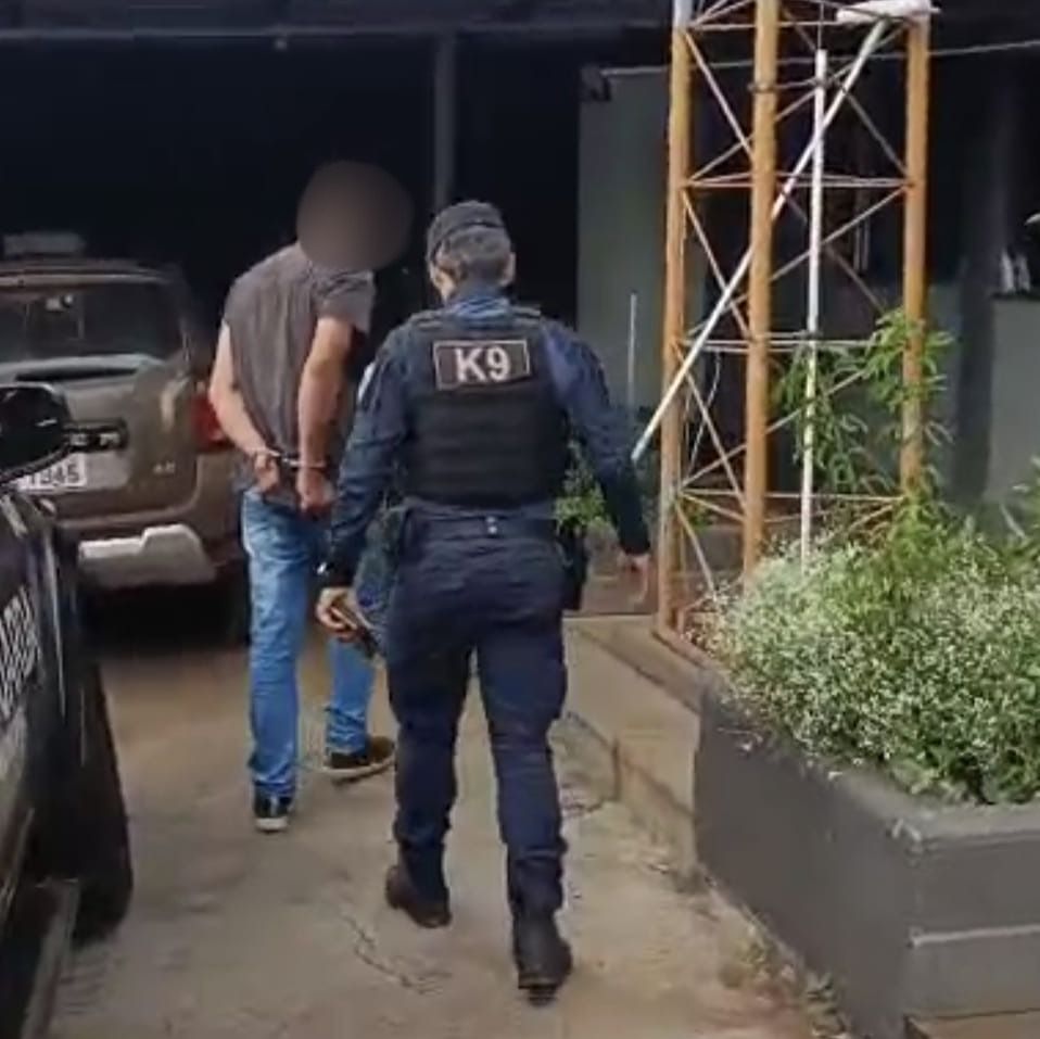 Mulher com filho no colo denuncia agressões e homem é detido