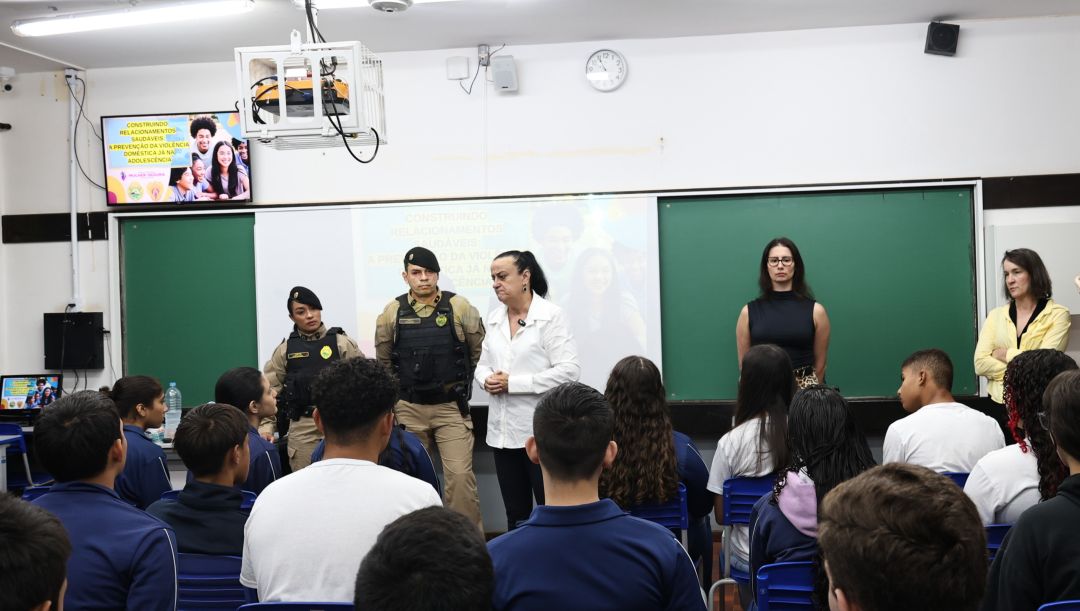 Procuradoria da Mulher promove ação de conscientização no Colégio Estadual Novo Horizonte