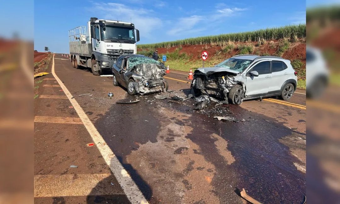 Colisão frontal na BR-369 deixa um morto e um ferido em estado grave