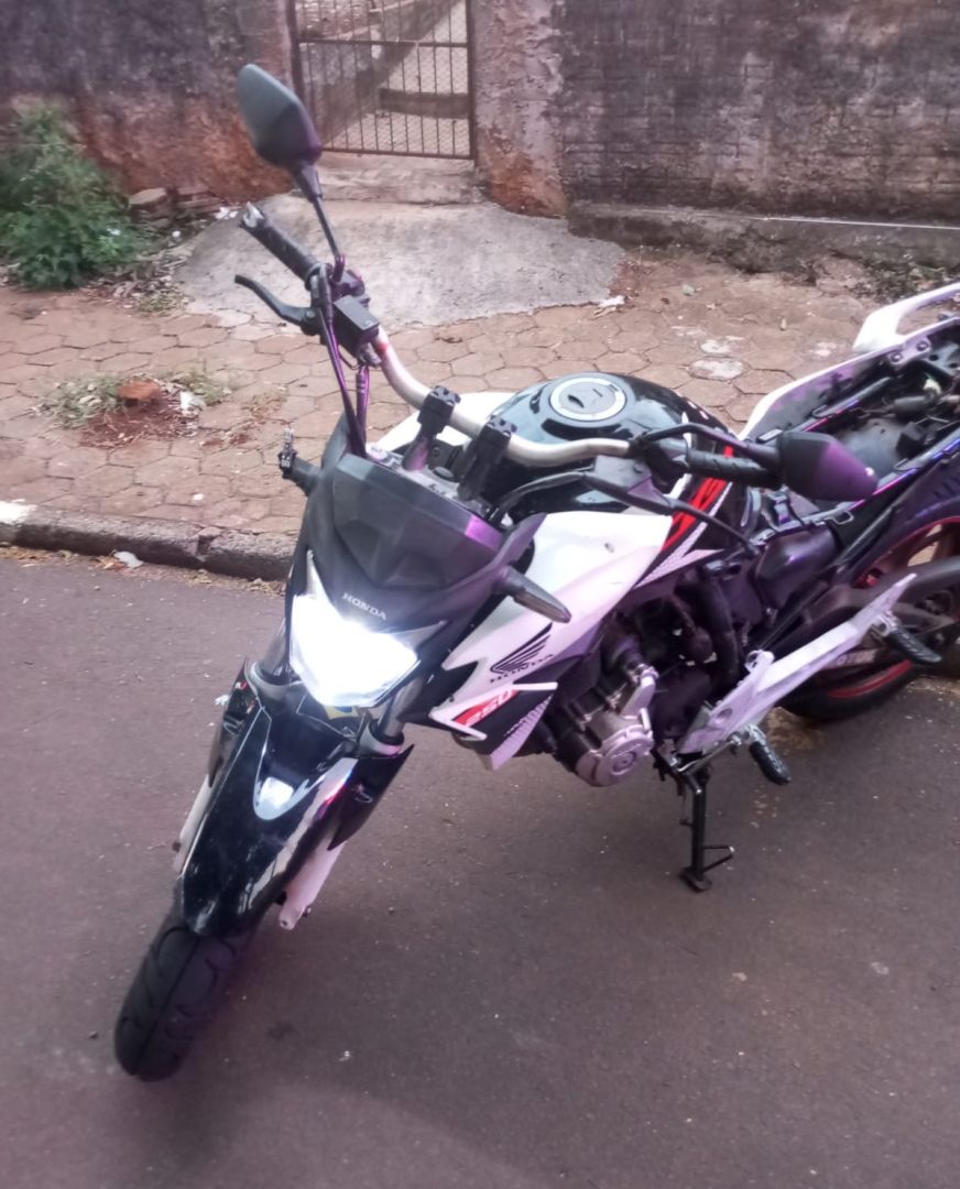 Motocicleta furtada é recuperada horas depois na Vila Industrial, em Toledo