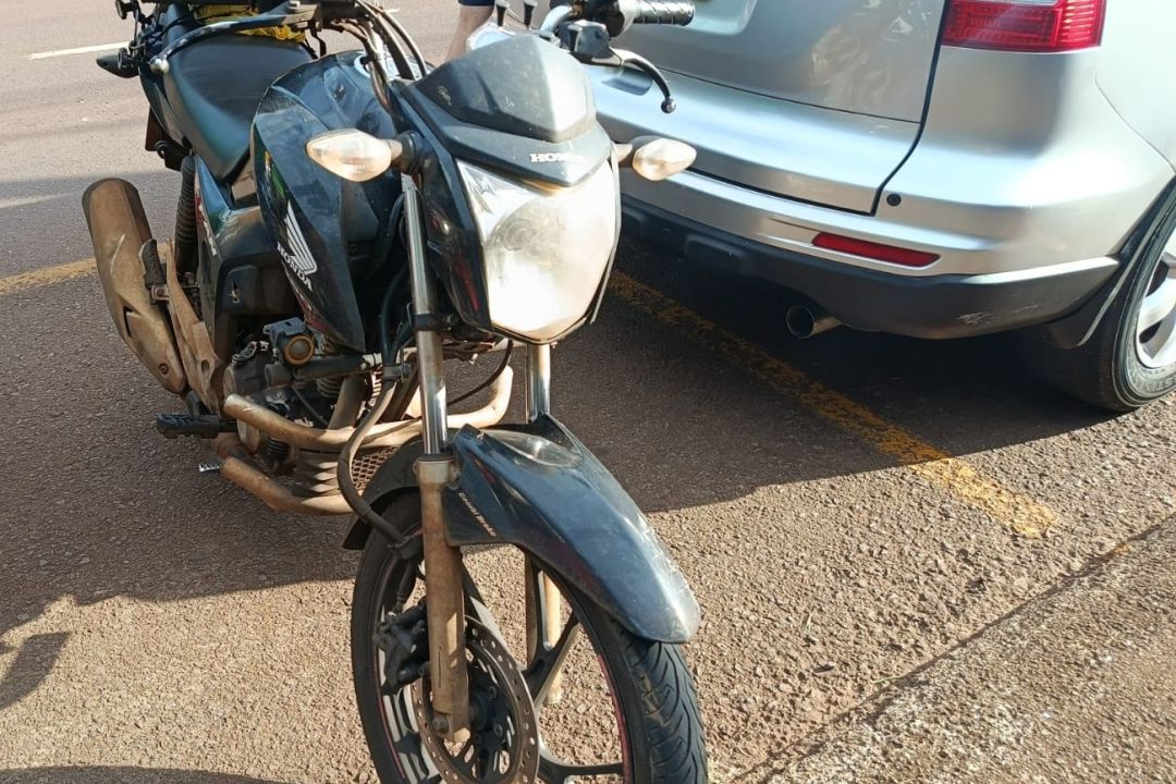 Batida entre moto e carro durante conversão deixa um ferido em Toledo