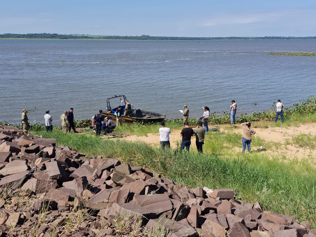 Moradores de Toledo desaparecem no Rio Paraná após acidente com barco; Um corpo foi encontrado no Paraguai