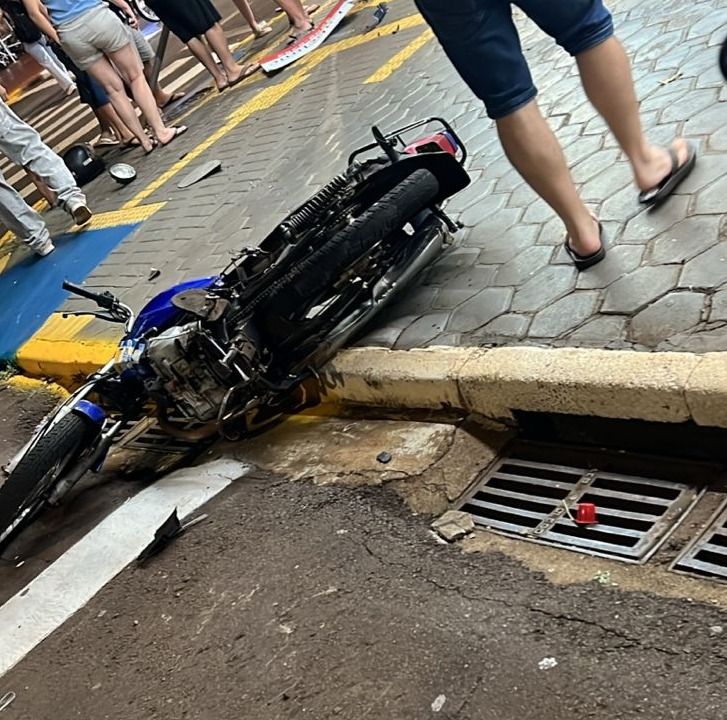 Motociclista fica ferido em colisão entre moto e carro na Vila Pioneiro, em Toledo