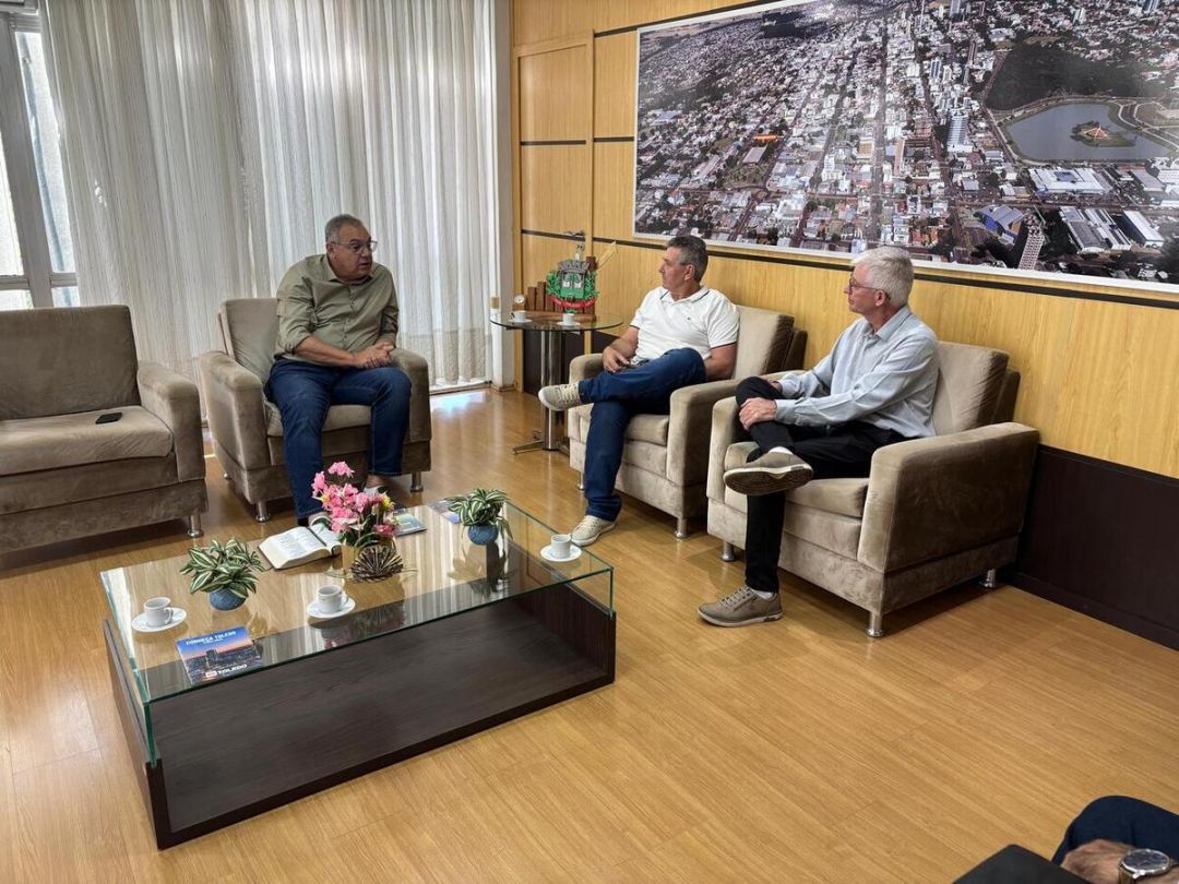 Prefeitura de Toledo recebe visita do prefeito de Serranópolis do Iguaçu
