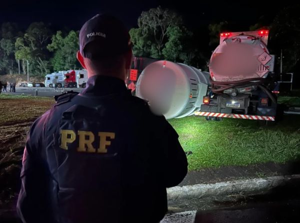 Jovem morre em colisão frontal na BR-277; caminhão com placas de Toledo se envolve no acidente