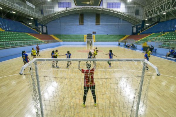 Modalidades coletivas dão início às emoções do Jogos da Semana da Mulher