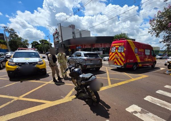 Colisão entre motocicletas deixa dois feridos no cruzamento das ruas 7 de Setembro e São João, em Toledo