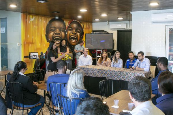 Toledo recebe programa 'Indústria Acolhedora' para integrar imigrantes no mercado de trabalho