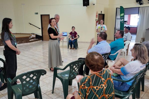 Prosa no Agro e atividade na praça movimentam população idosa de Vila Nova