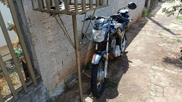 Colisão entre utilitário e motocicleta deixa jovem ferido em Toledo