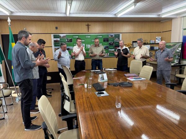 Prefeitura recebe visita de integrantes do Seminário Maria Mãe da Igreja