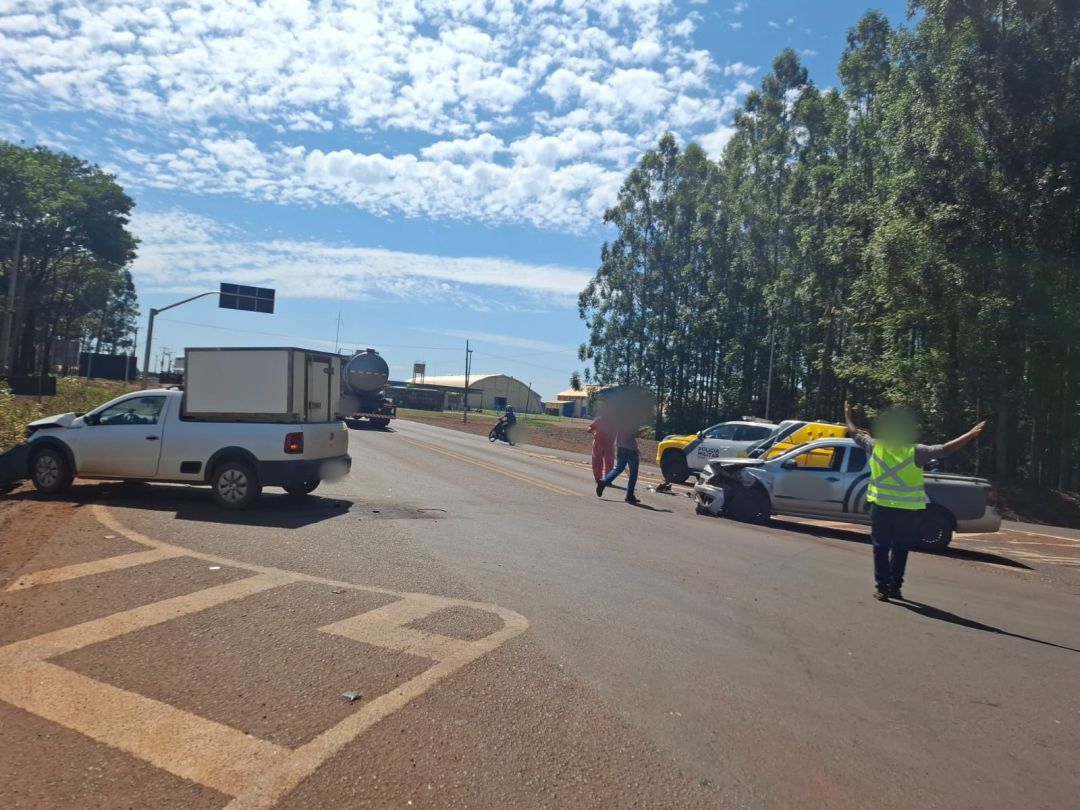 Veículo com placas de Toledo se envolve em colisão na PR-486 em Assis Chateaubriand