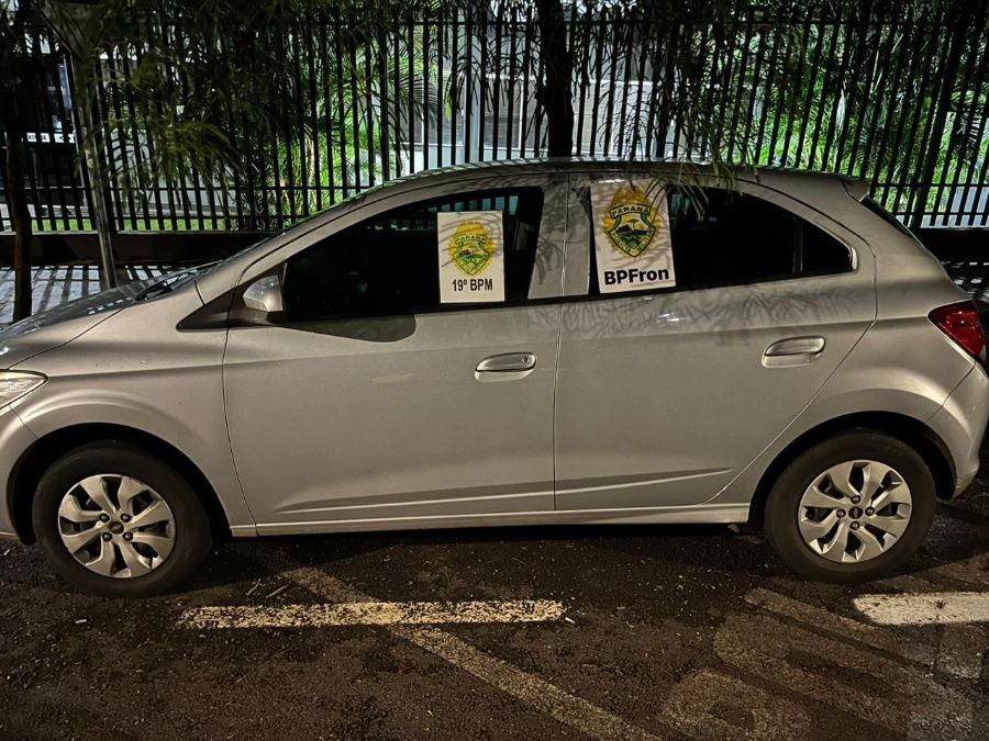PM intercepta carro roubado na BR-163 em Toledo e prende três envolvidos