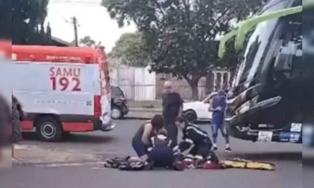 Adolescente de 14 anos morre atropelada por ônibus a caminho da escola no Paraná
