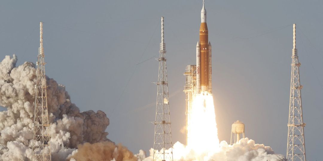 Nasa lança a primeira missão lunar tripulada em meio século