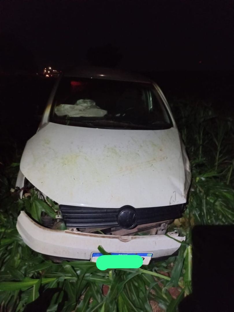 Veículo de Toledo se envolve em acidente na PR-317 e duas pessoas ficam feridas