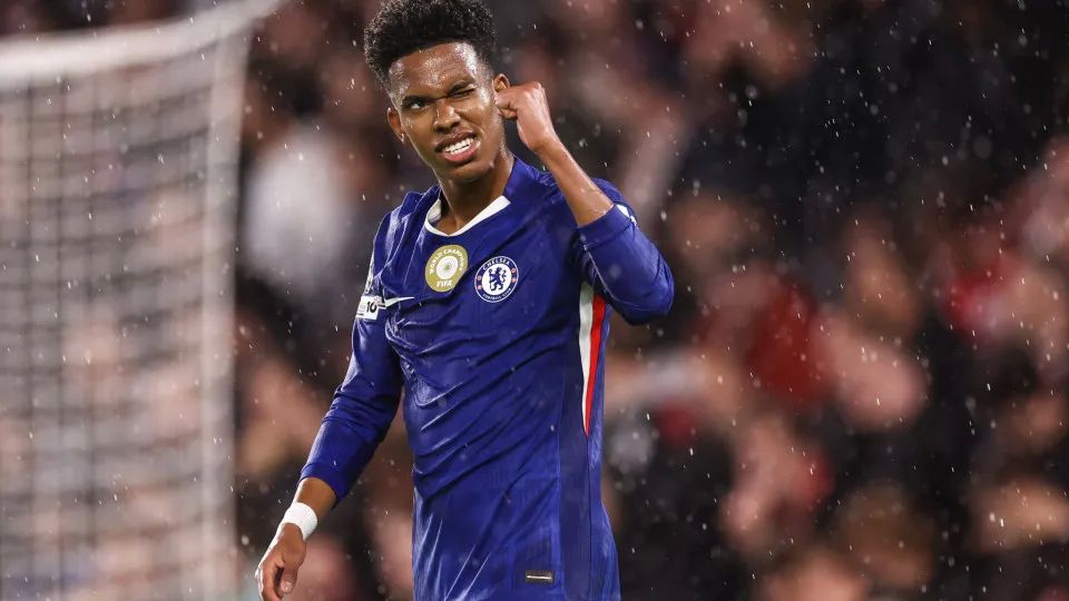 Técnico do Chelsea se rende a Estêvão após goleada: 'Não há limite para ele'