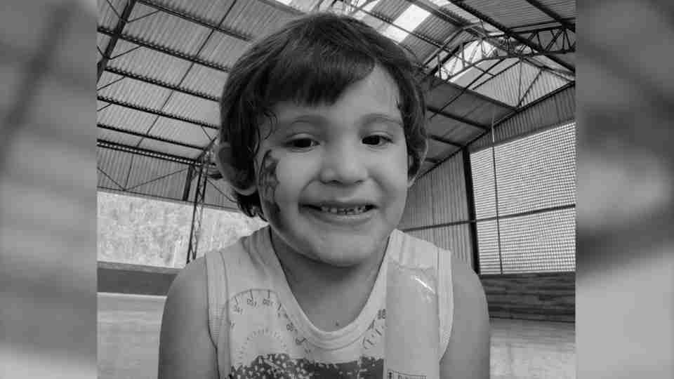 Menino de 6 anos morre após afogamento em piscina em Pato Branco