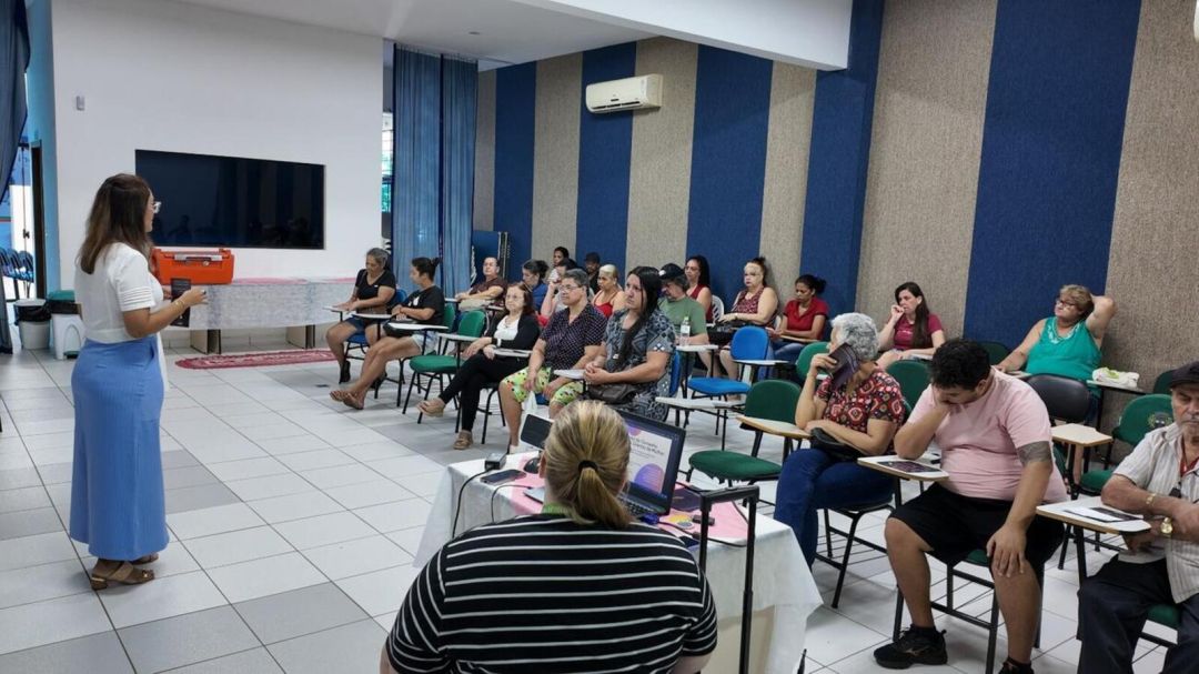 Secretaria da Mulher realiza ação com usuários do Cras 3 no CJU do Jardim Coopagro