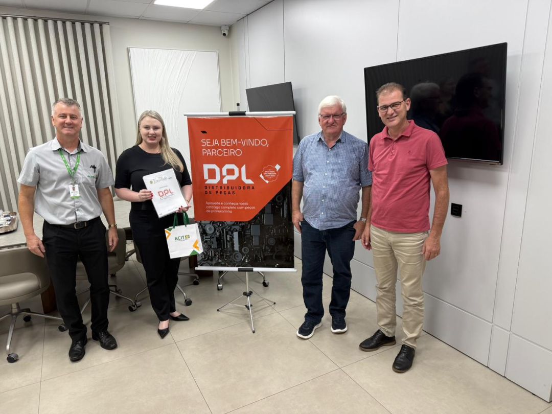 ACIT realiza visitas de agradecimento a empresas parceiras do Natal Encantado de Toledo