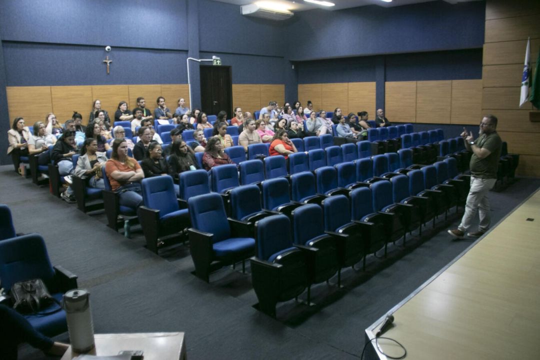 Capacitação sobre primeiros socorros é ministrada a servidores da Secretaria de Assistência Social