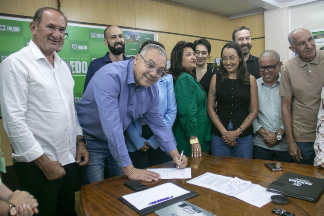 Toledo firma contrato para construção da Casa da Mulher Paranaense