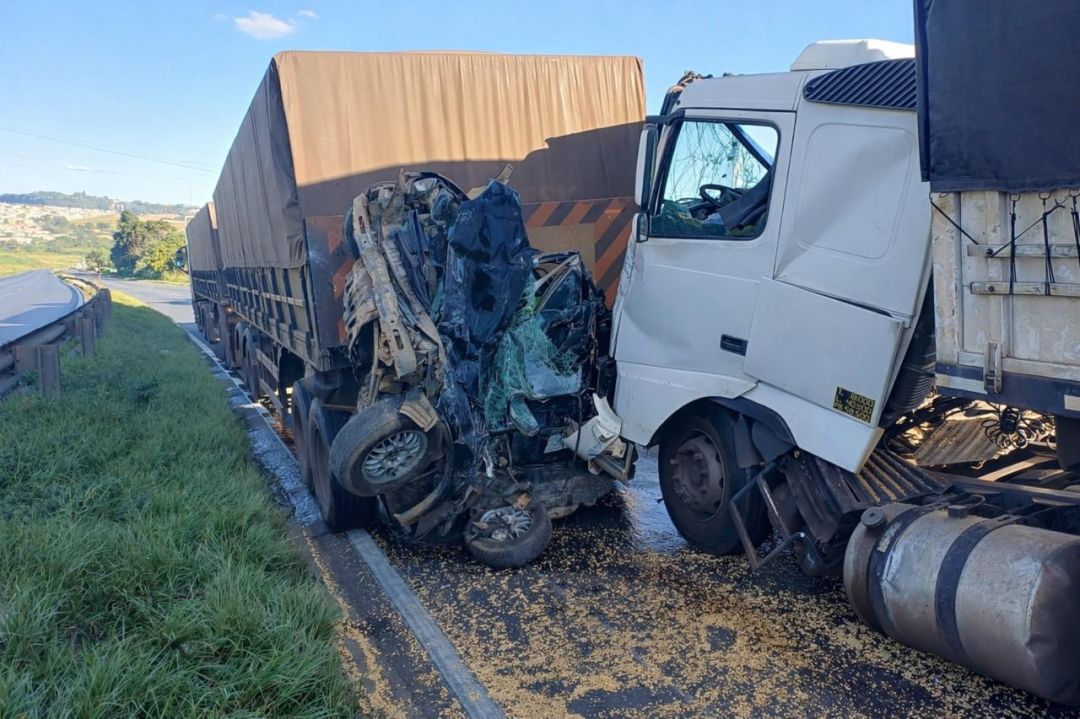 Tragédia: Engavetamento na BR-376 deixa dois mortos e três feridos no Paraná