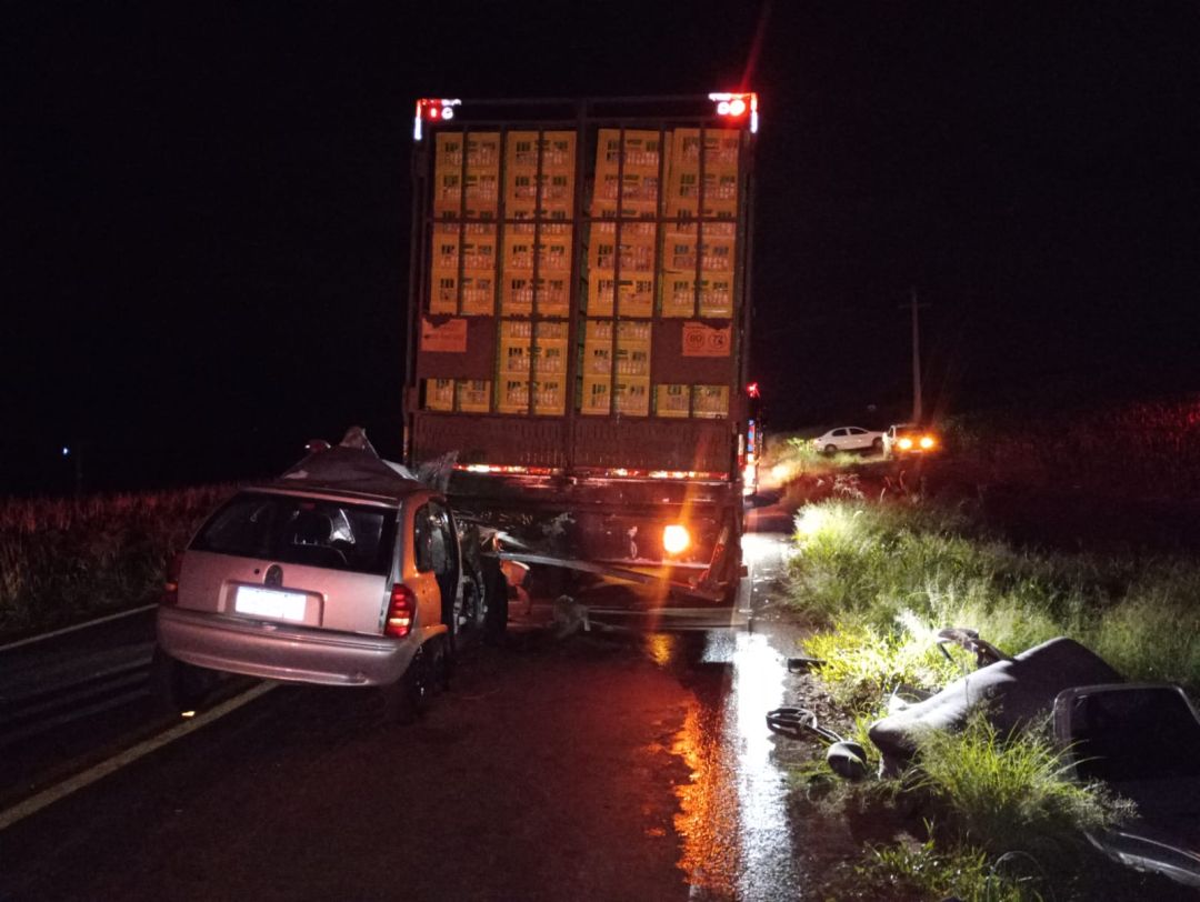 Ultrapassagem termina em grave acidente na PR-574 e deixa jovem ferido