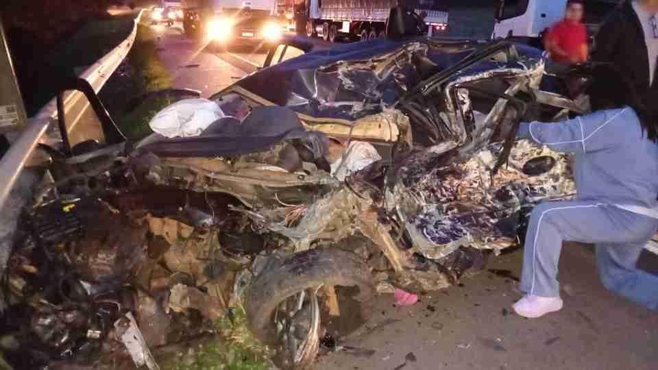 Três pessoas da mesma família morrem em batida frontal na BR-116, no Paraná