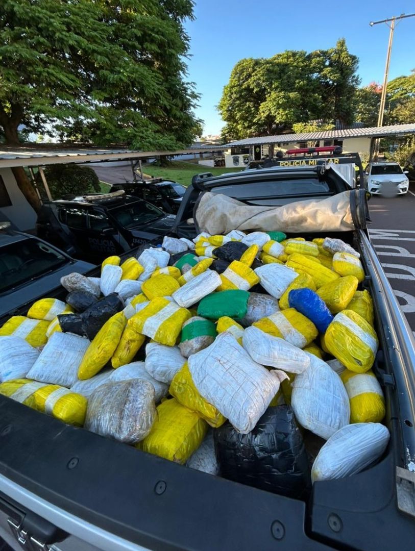 Motorista foge, abandona veículo e Polícia apreende quase meia tonelada de drogas em Toledo