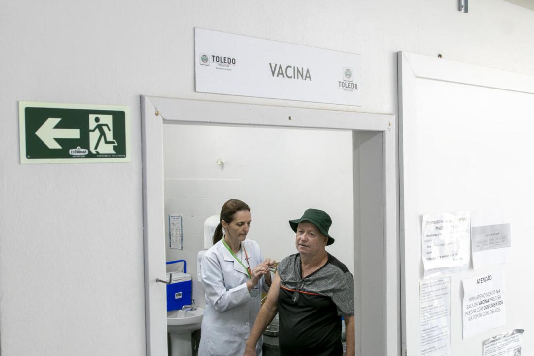 Dia D de vacinação aplica mais de 2,4 mil imunizações em um dia