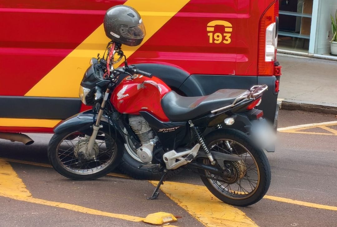 Colisão entre motos no Centro de Toledo deixa dois homens feridos e mobiliza bombeiros