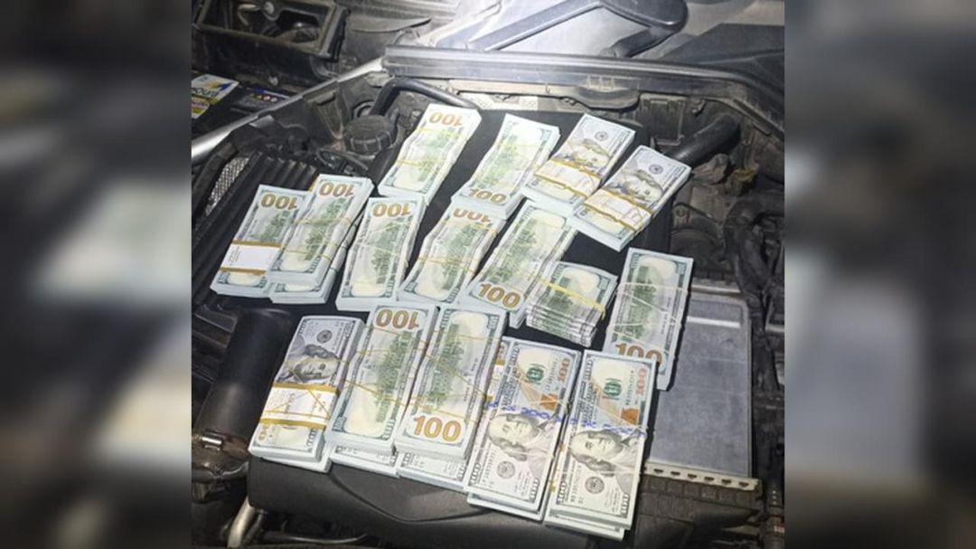 PRF apreende mais de 200 mil dólares escondidos em carro de luxo na BR-376