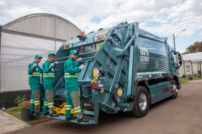 Com 98,9% dos domicílios urbanos atendidos, Paraná tem maior taxa de coleta de lixo do Brasil