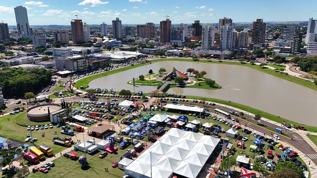 Encontro de Veículos Antigos começa com movimento intenso e pode superar recorde em Toledo