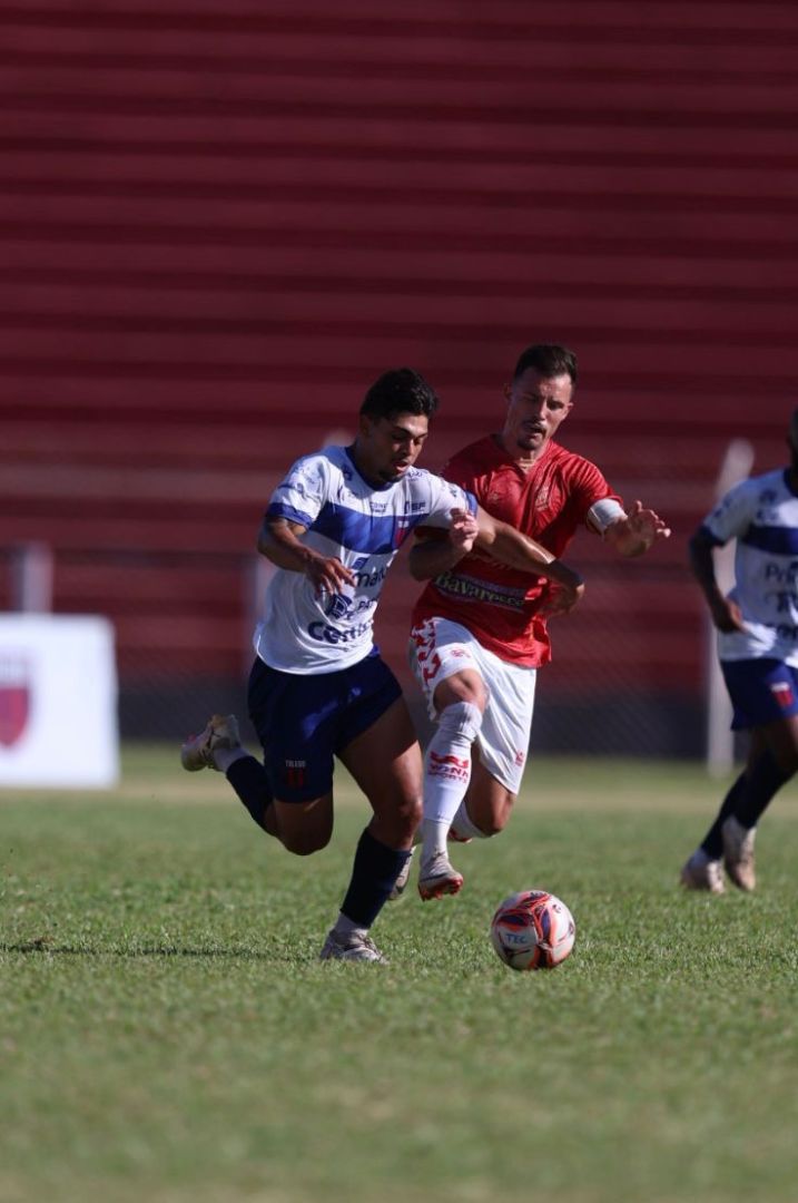 Kauã brilha, defende pênalti no fim e mantém o Toledo Esporte vivo na Segundona do Paranaense