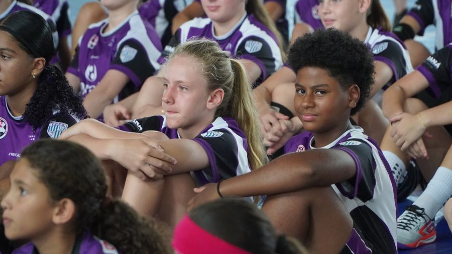 Futsal feminino impulsiona autoestima e desenvolvimento de jovens com o apoio da Prati-Donaduzzi
