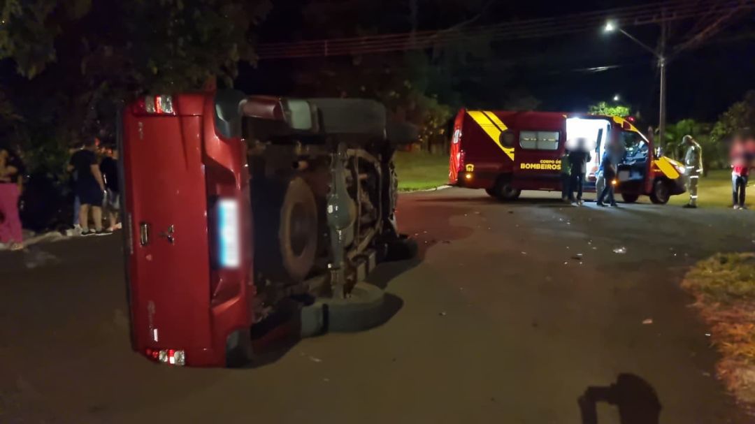 Seis pessoas ficam feridas em colisão seguida de tombamento em Sede Alvorada