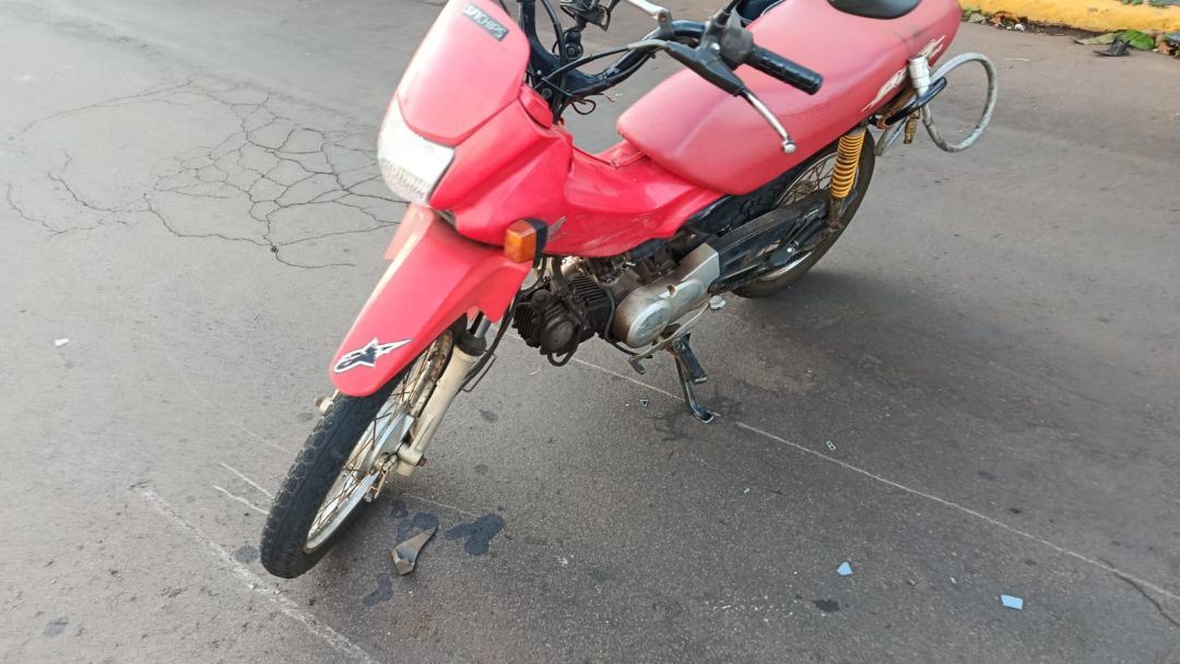 Colisão entre Ford Ka e Pop 100 deixa homem ferido na Vila Industrial