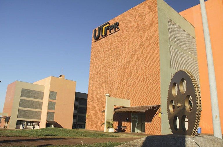 Solenidade marca recondução do diretor-geral e inauguração de novo laboratório no Campus de Toledo da UTFPR