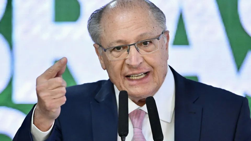 Alteração na jornada de trabalho é tendência natural, aponta Alckmin