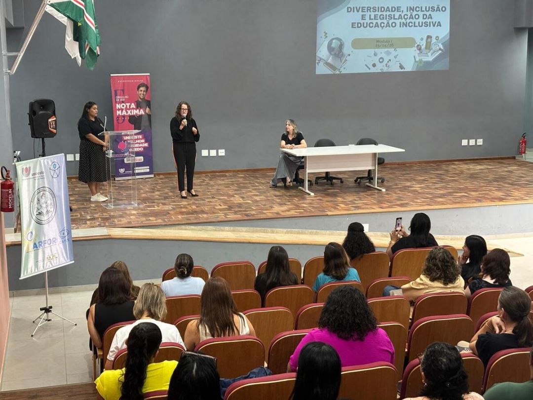 Capacitações do PADG e PADIs reúnem professores da rede municipal