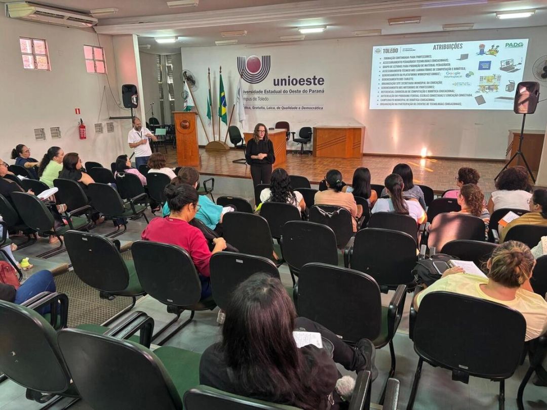Unioeste sedia capacitação para professores da rede municipal de Toledo