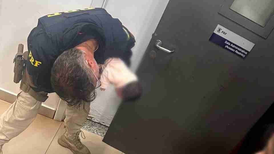 PRF salva bebê de 20 dias engasgada com leite em Cascavel