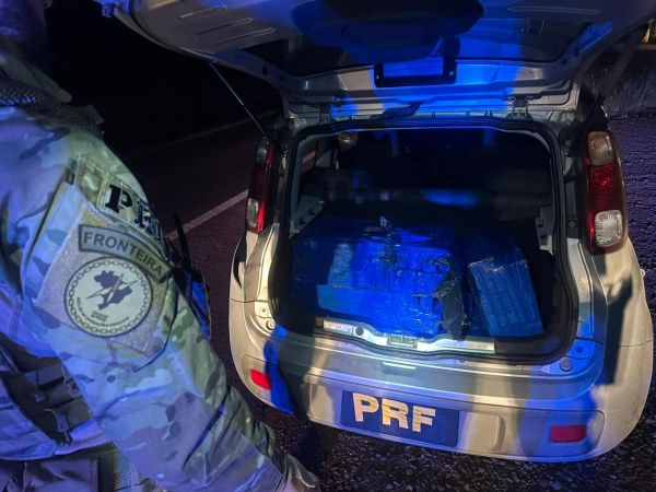 PRF apreende 100 kg de maconha em Toledo e prende motorista