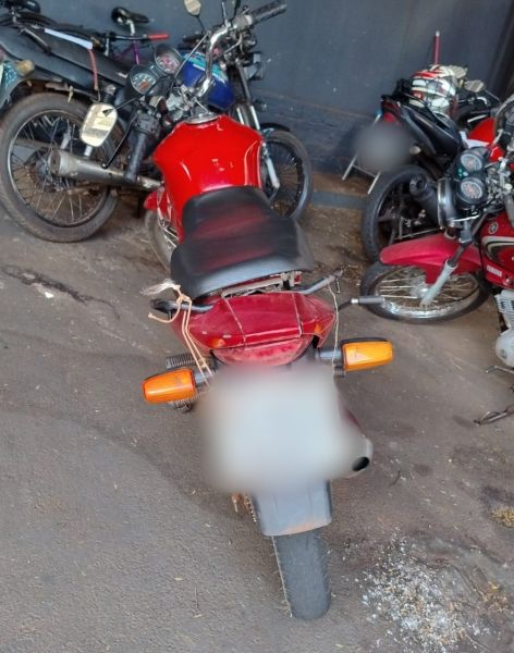 Condutor tenta fugir, é detido e moto adulterada é apreendida no Jardim Europa, em Toledo